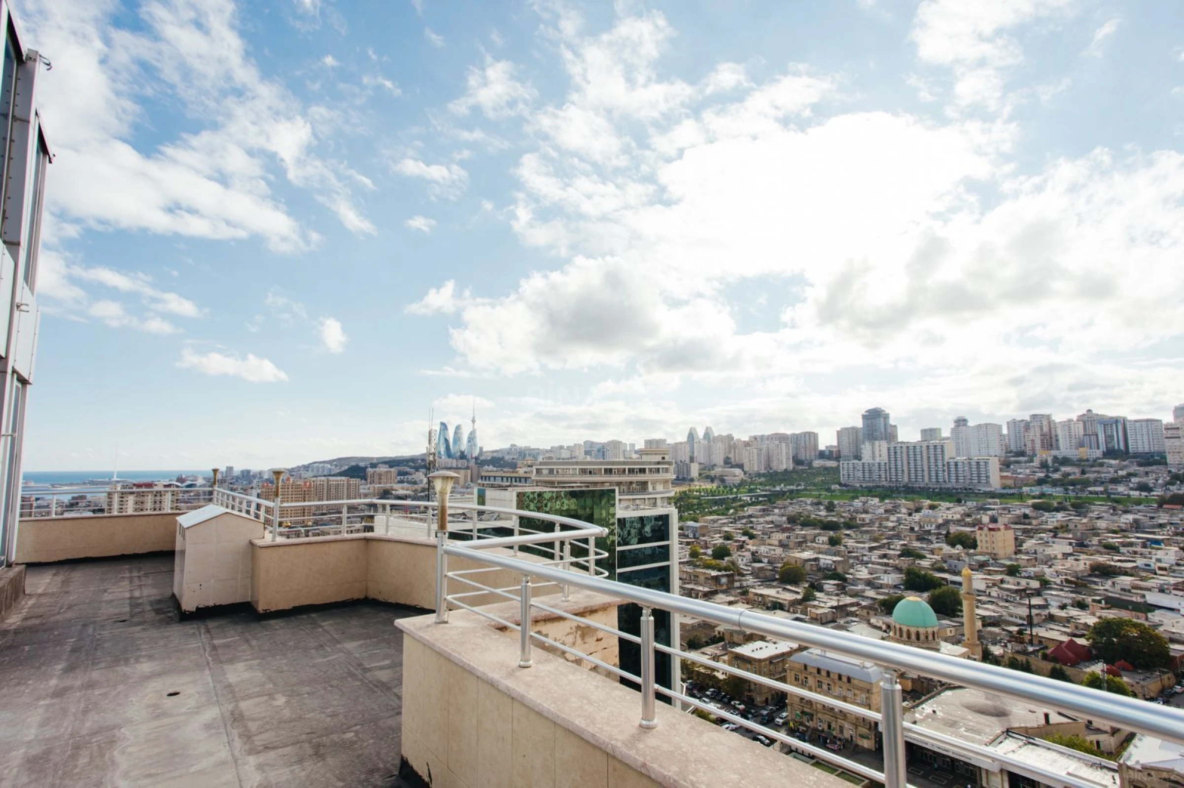 Kirayə verilir 3 otaqlı mənzil 170 m²