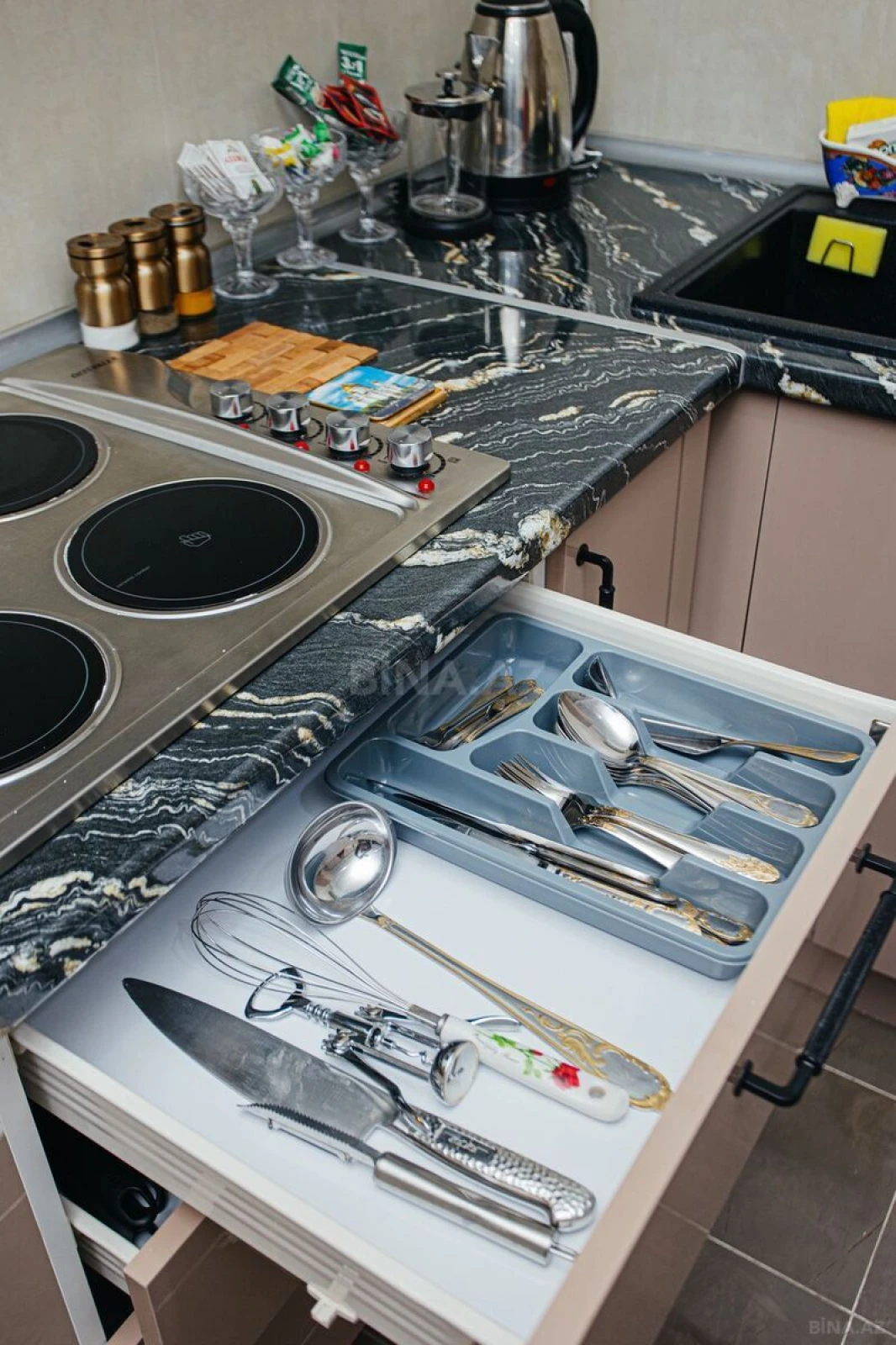 Kirayə verilir 3 otaqlı mənzil 170 m²