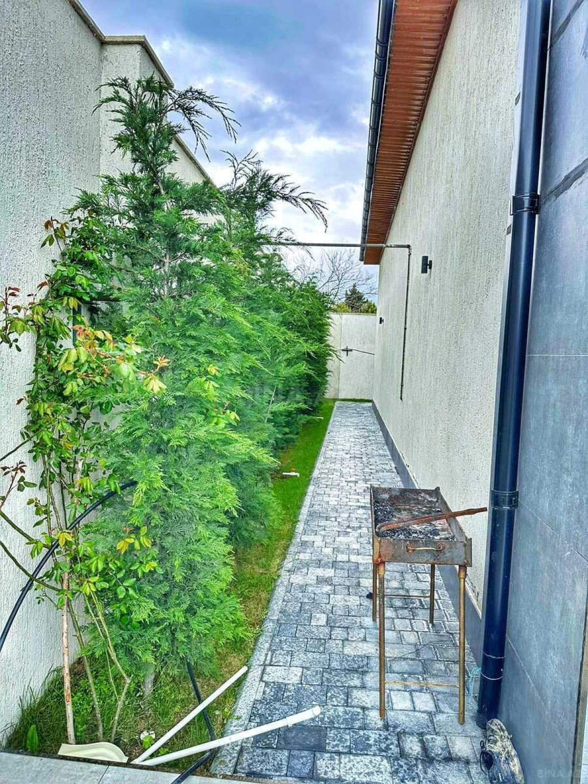 Satılır 5 otaqlı həyət evi 270 m²