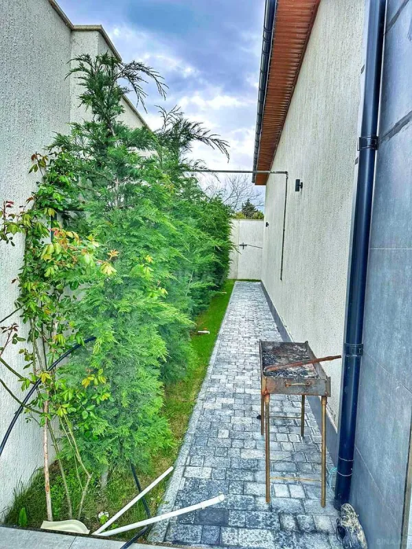 Satılır 5 otaqlı həyət evi 270 m²