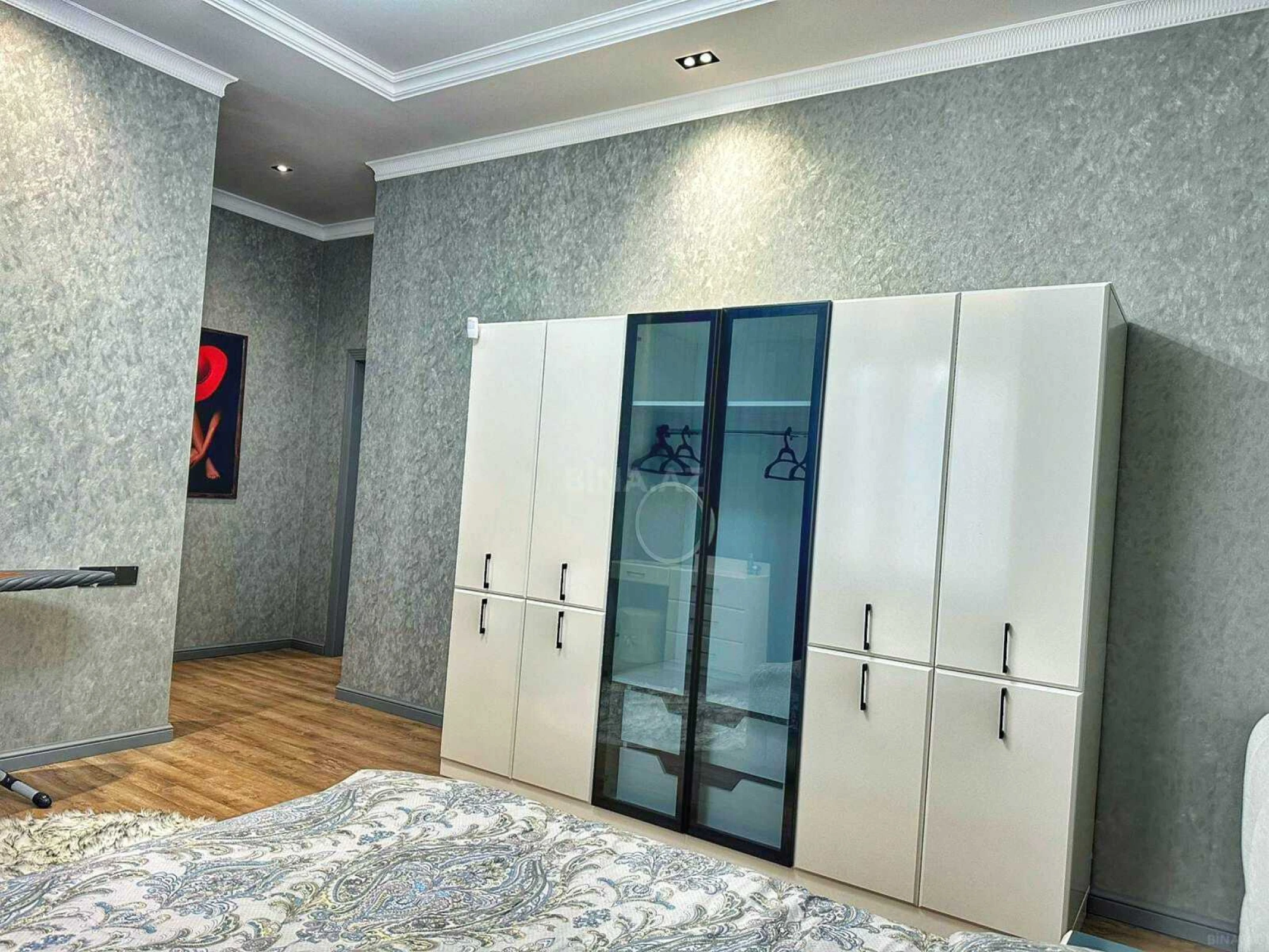 Satılır 5 otaqlı həyət evi 270 m²