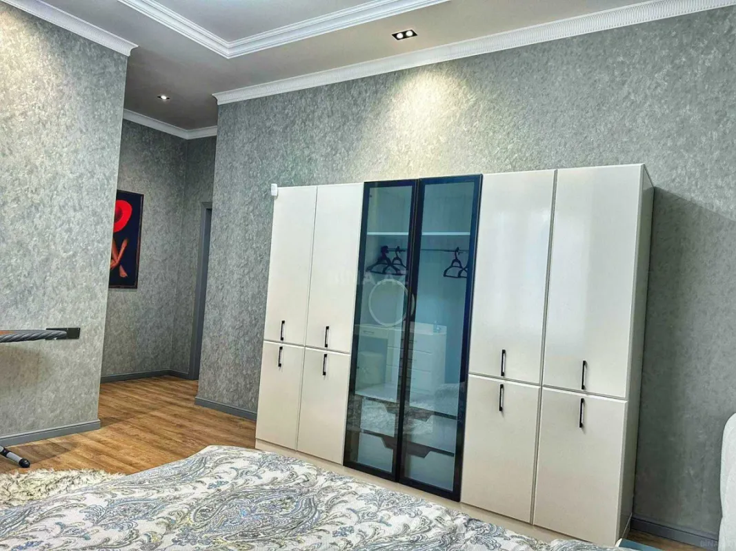 Satılır 5 otaqlı həyət evi 270 m²