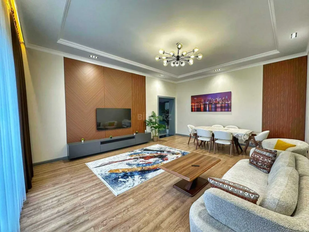 Satılır 5 otaqlı həyət evi 270 m²