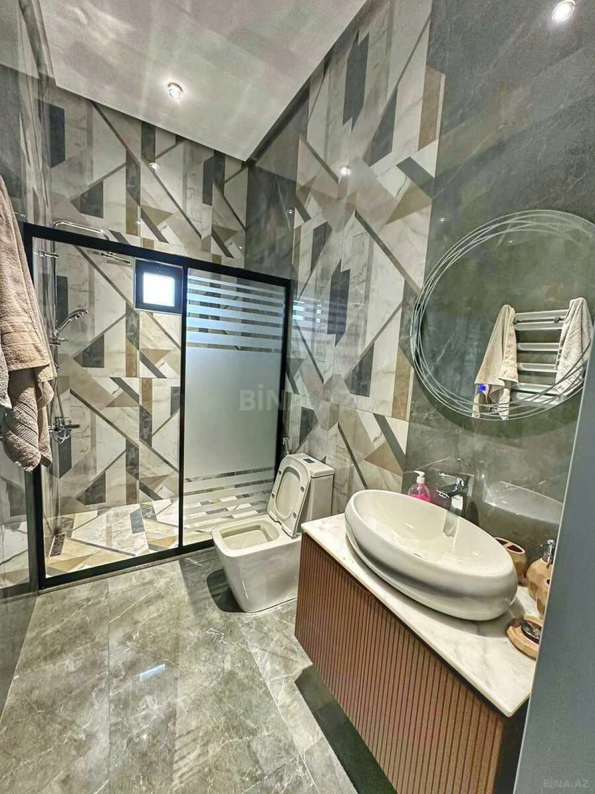 Satılır 5 otaqlı həyət evi 270 m²