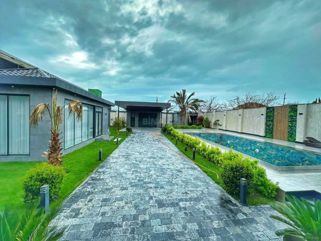 Satılır 5 otaqlı həyət evi 270 m²