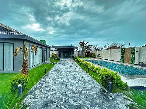 Satılır 5 otaqlı həyət evi 270 m²