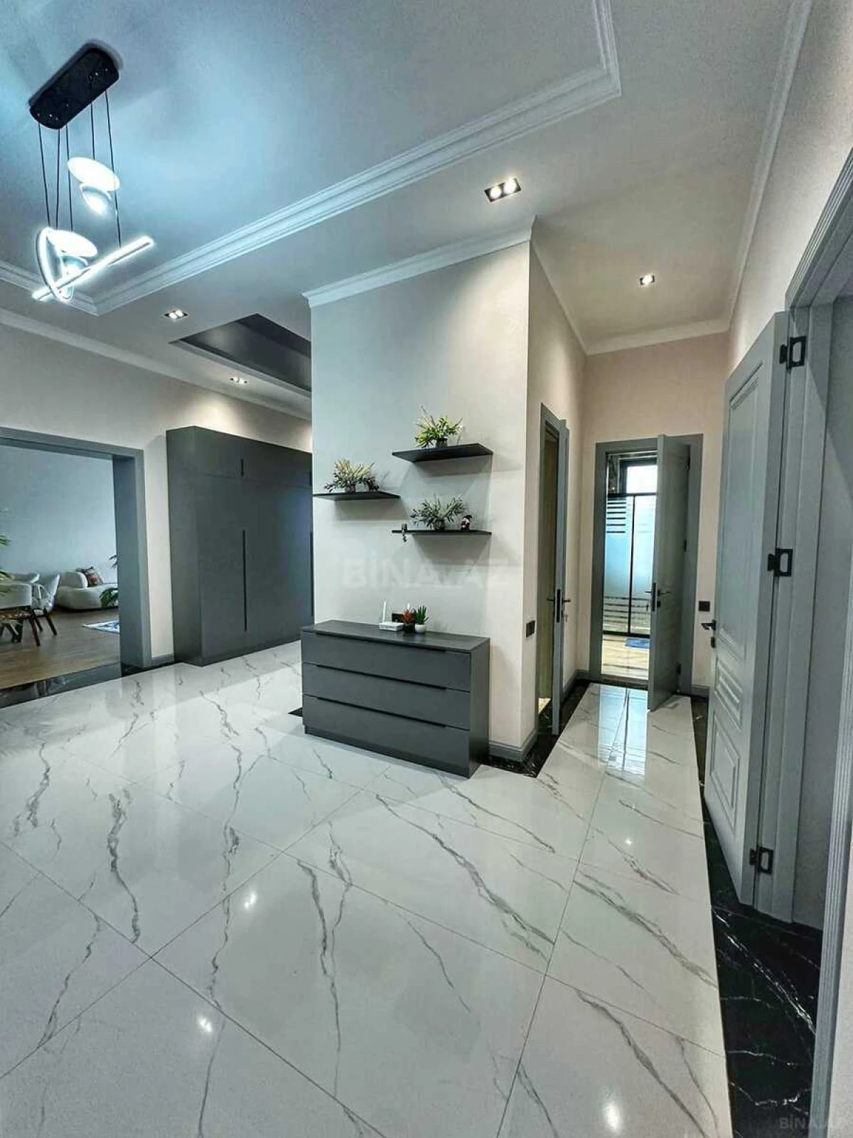 Satılır 5 otaqlı həyət evi 270 m²