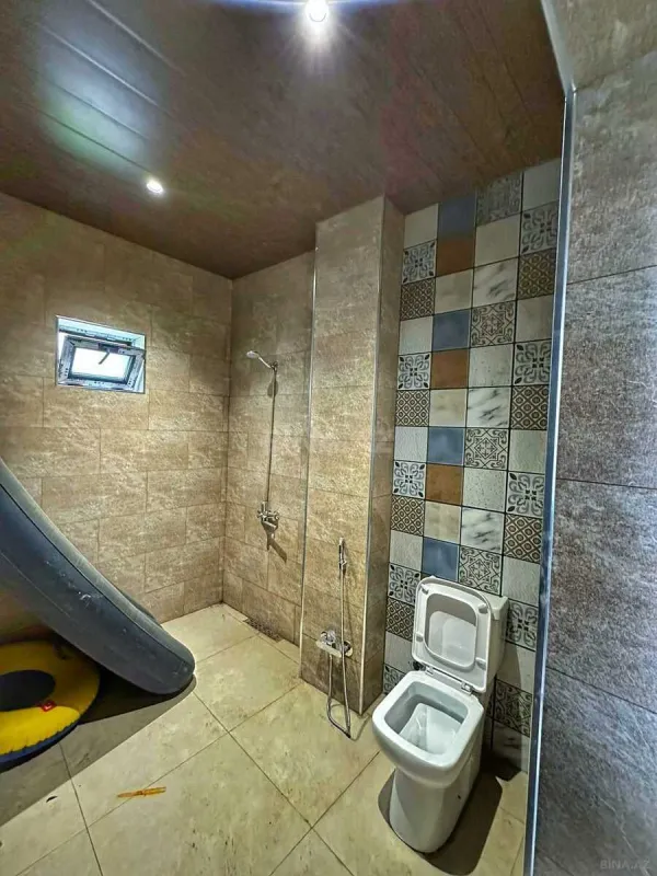 Satılır 5 otaqlı həyət evi 270 m²