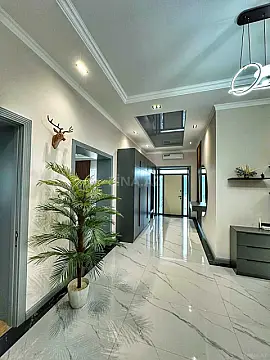 Satılır 5 otaqlı həyət evi 270 m²