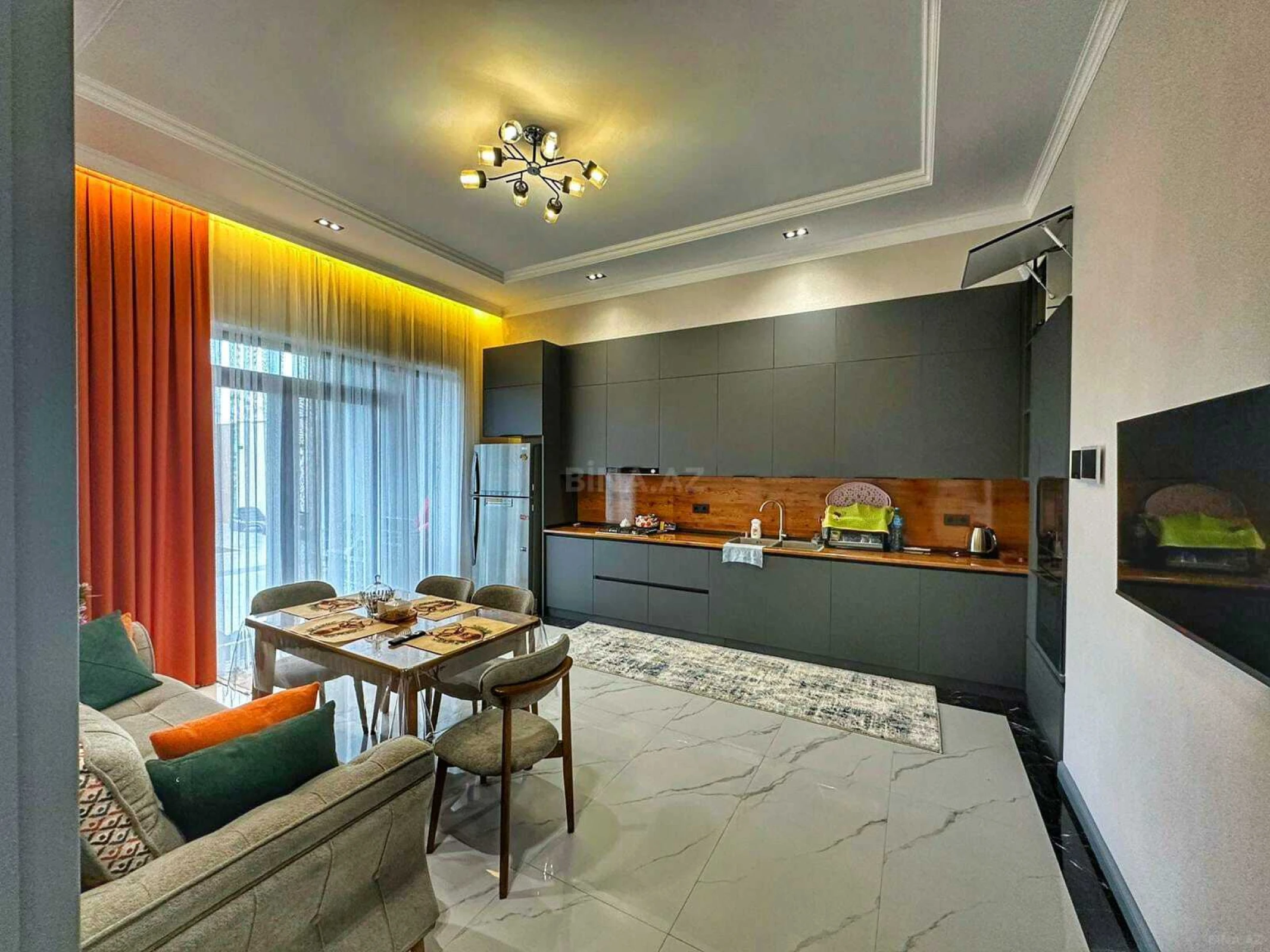 Satılır 5 otaqlı həyət evi 270 m²