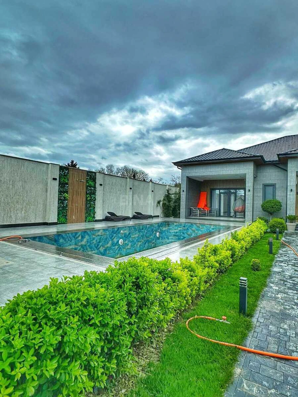 Satılır 5 otaqlı həyət evi 270 m²