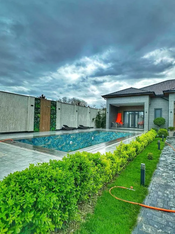 Satılır 5 otaqlı həyət evi 270 m²