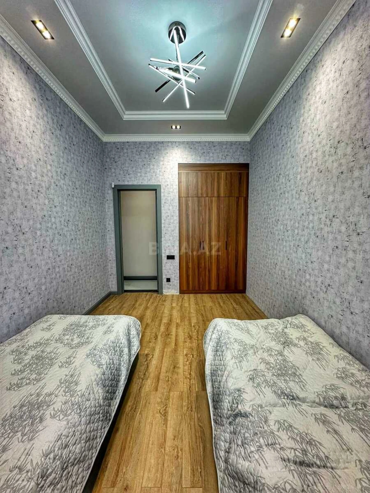 Satılır 5 otaqlı həyət evi 270 m²