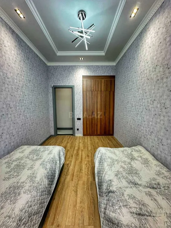 Satılır 5 otaqlı həyət evi 270 m²