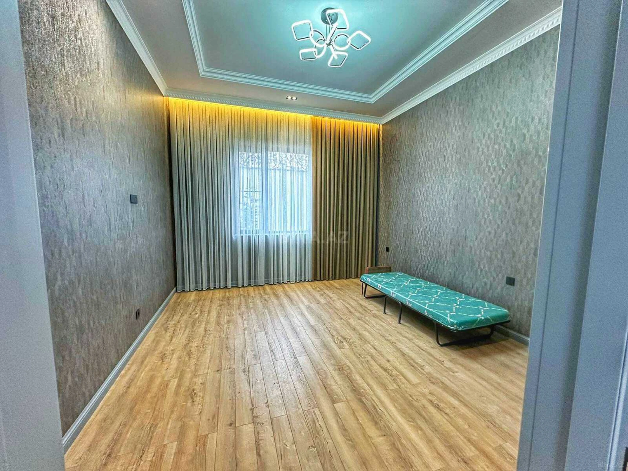 Satılır 5 otaqlı həyət evi 270 m²