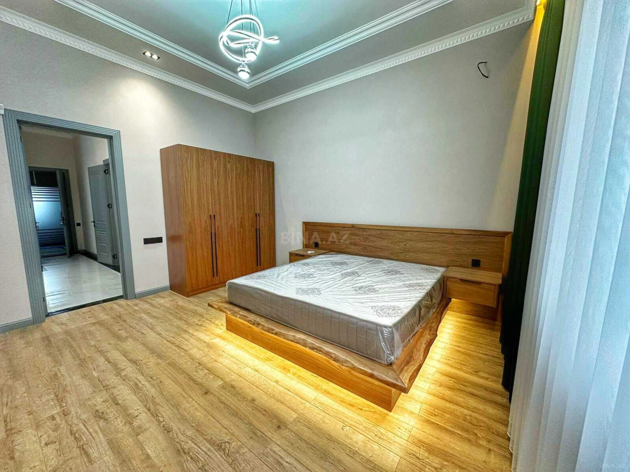 Satılır 5 otaqlı həyət evi 270 m²