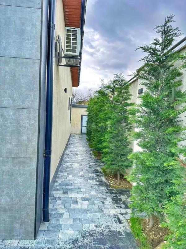 Satılır 5 otaqlı həyət evi 270 m²