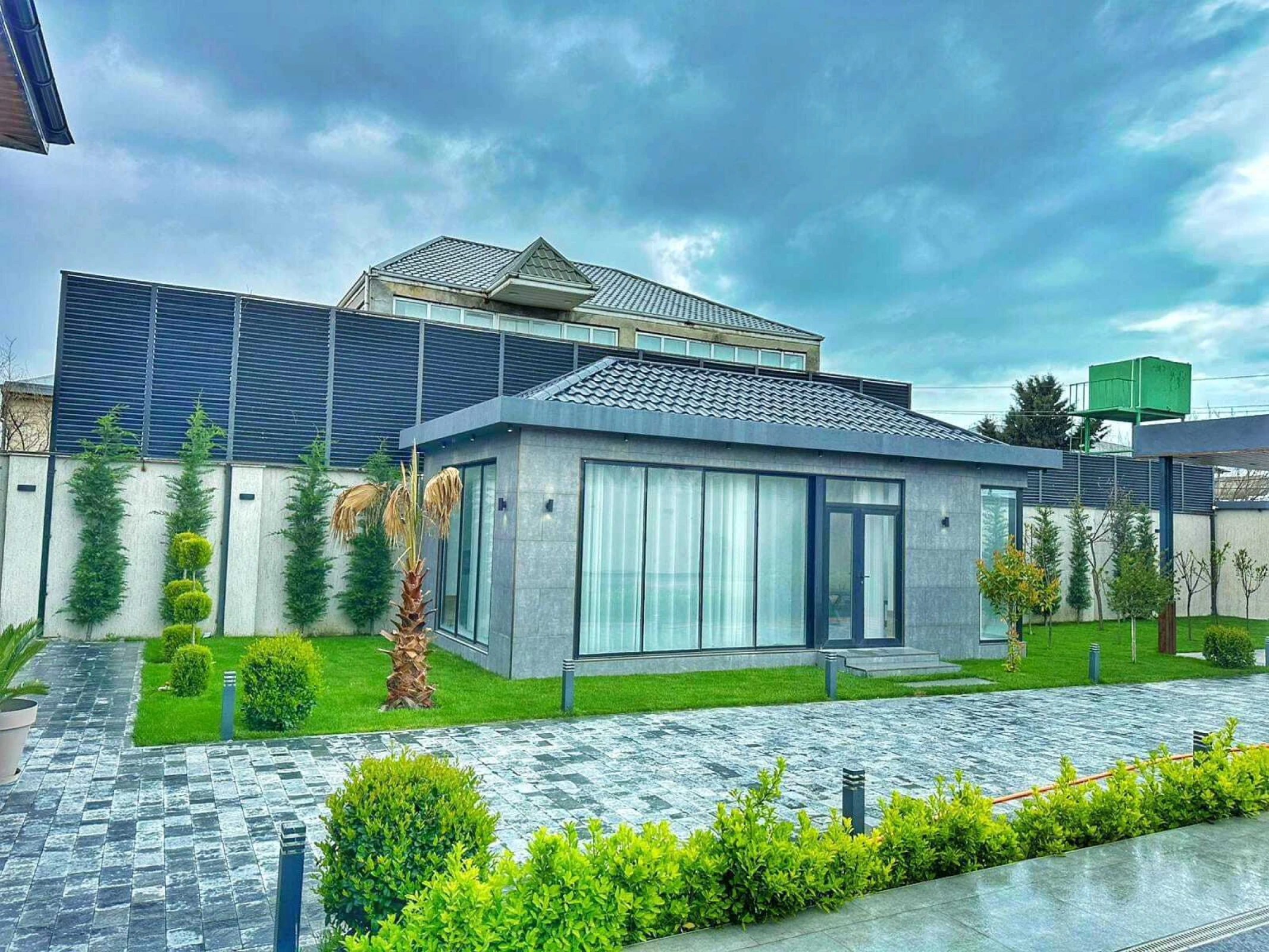 Satılır 5 otaqlı həyət evi 270 m²