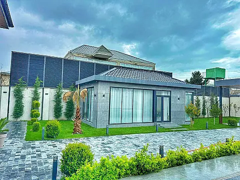Satılır 5 otaqlı həyət evi 270 m²