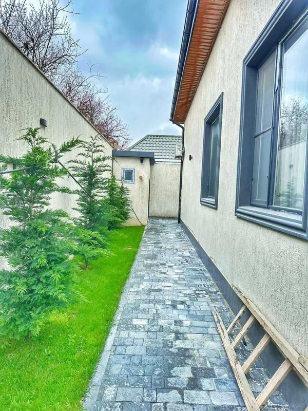 Satılır 5 otaqlı həyət evi 270 m²