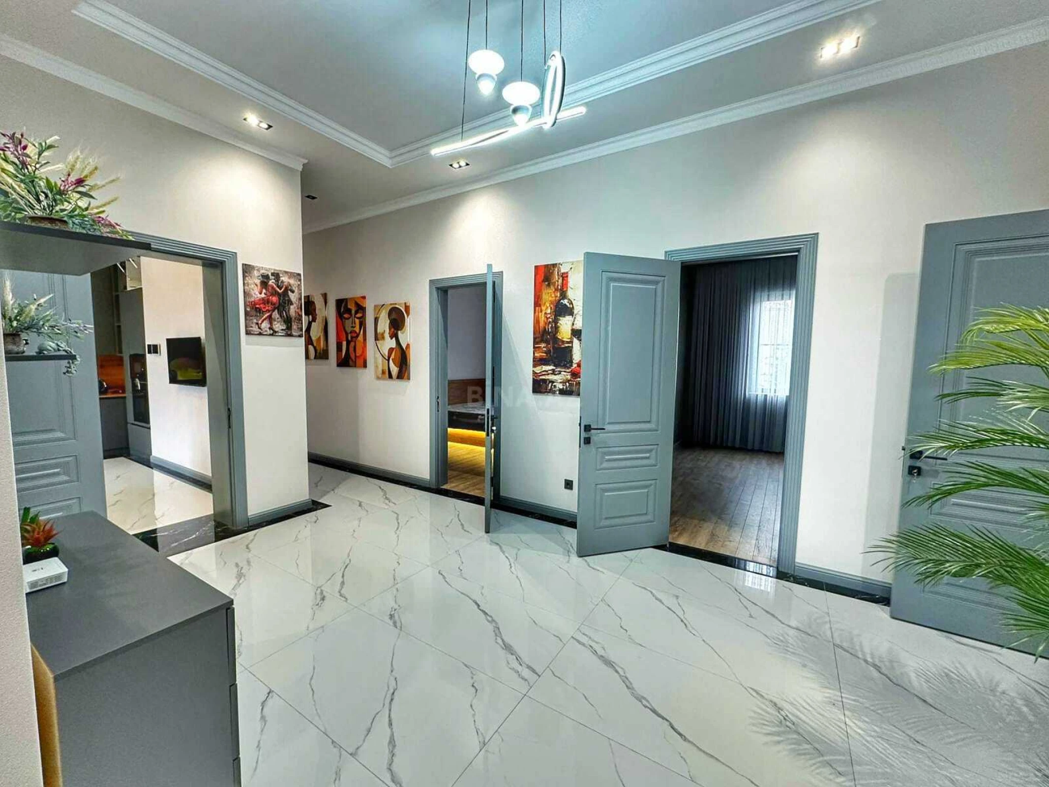 Satılır 5 otaqlı həyət evi 270 m²