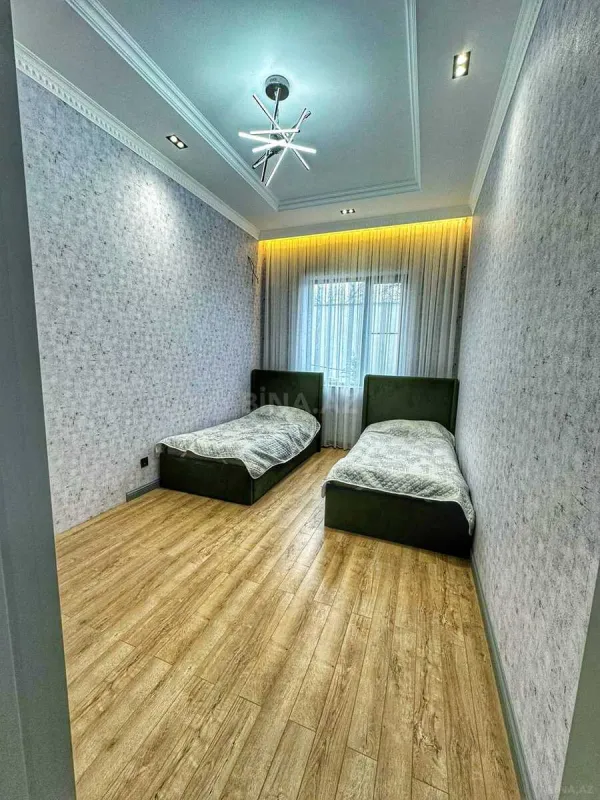 Satılır 5 otaqlı həyət evi 270 m²