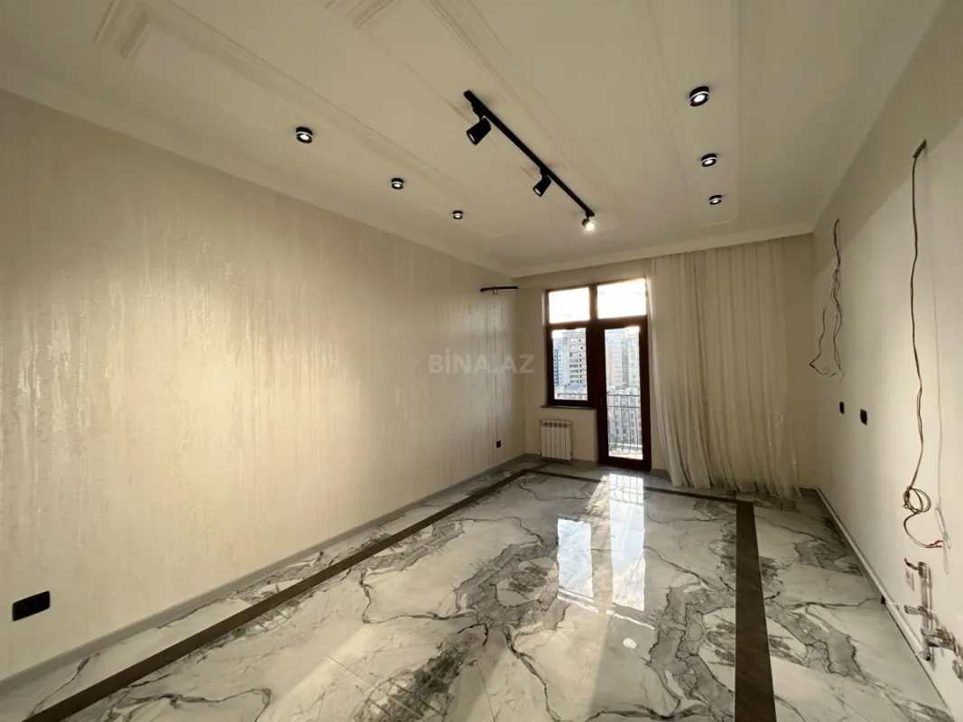 Satılır 4 otaqlı mənzil 223 m²
