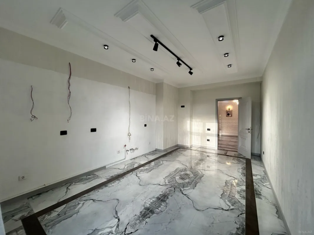 Satılır 4 otaqlı mənzil 223 m²