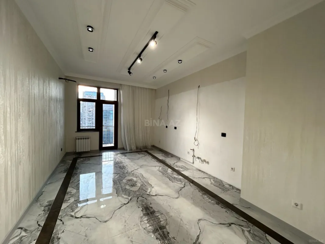 Satılır 4 otaqlı mənzil 223 m²
