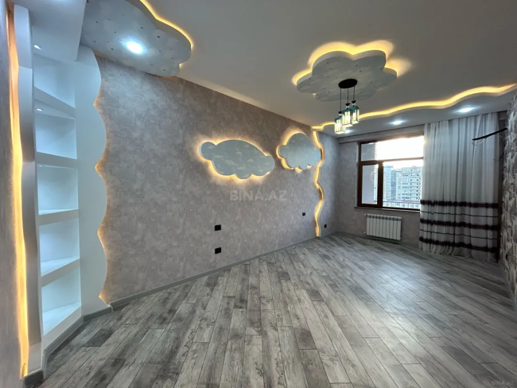 Satılır 4 otaqlı mənzil 223 m²