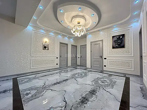 Satılır 4 otaqlı mənzil 223 m²