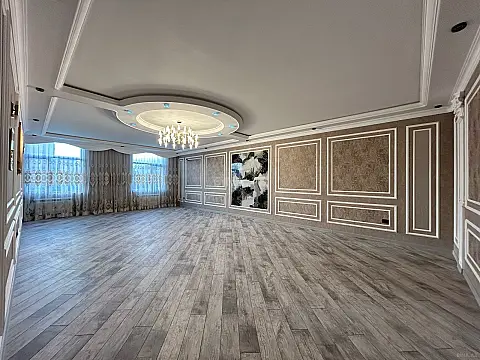 Satılır 4 otaqlı mənzil 223 m²