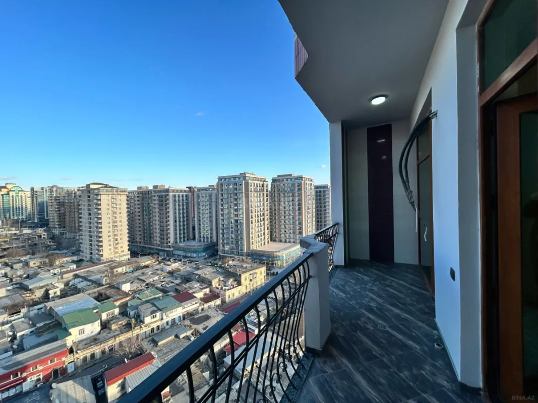 Satılır 4 otaqlı mənzil 223 m²