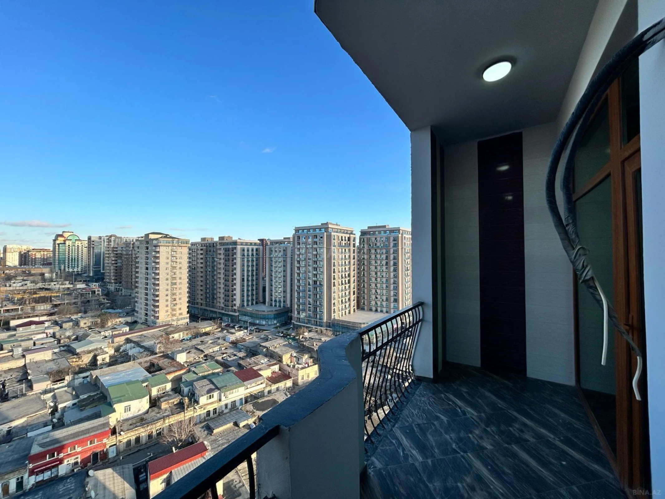 Satılır 4 otaqlı mənzil 223 m²