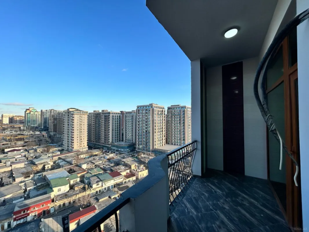 Satılır 4 otaqlı mənzil 223 m²