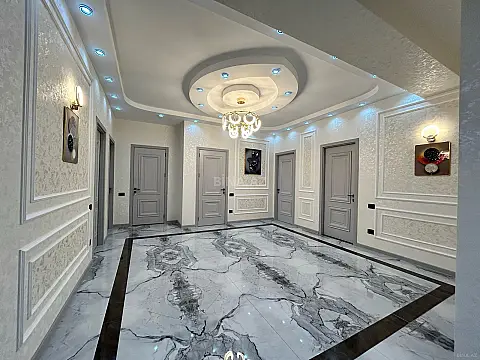 Satılır 4 otaqlı mənzil 223 m²