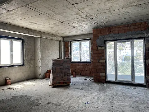 Satılır 5 otaqlı mənzil 225 m²