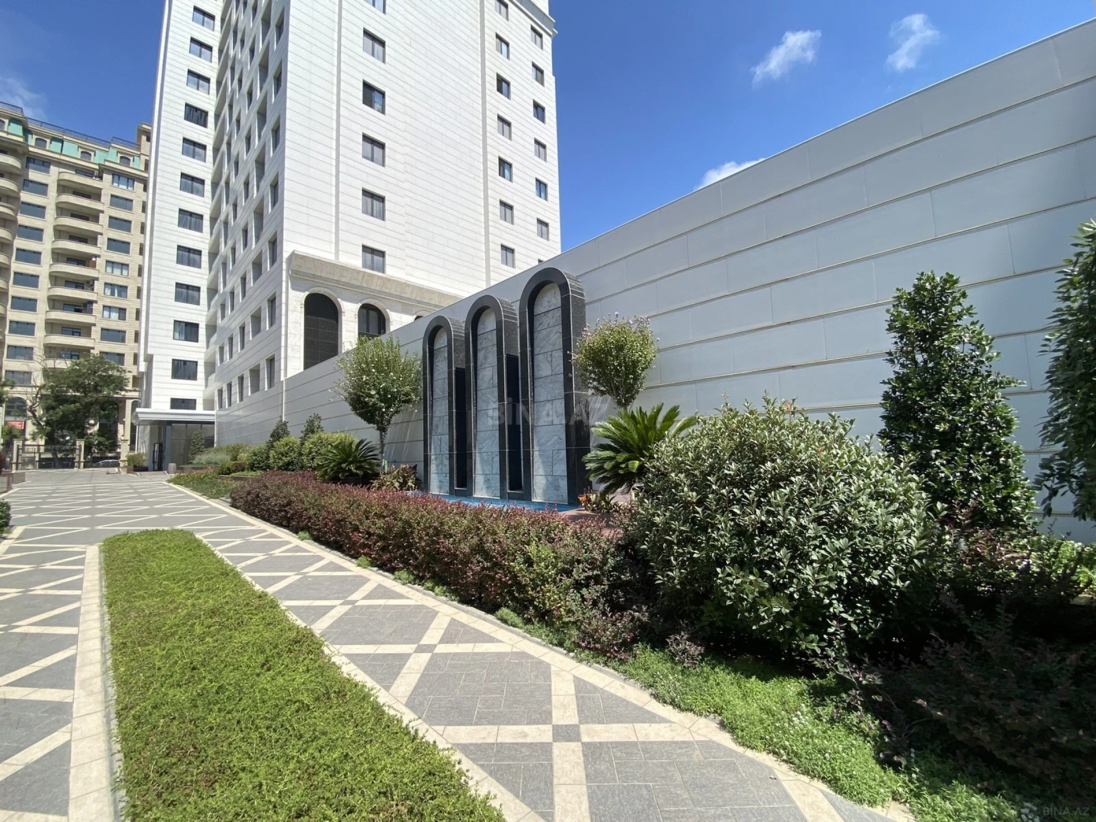 Satılır 5 otaqlı mənzil 225 m²