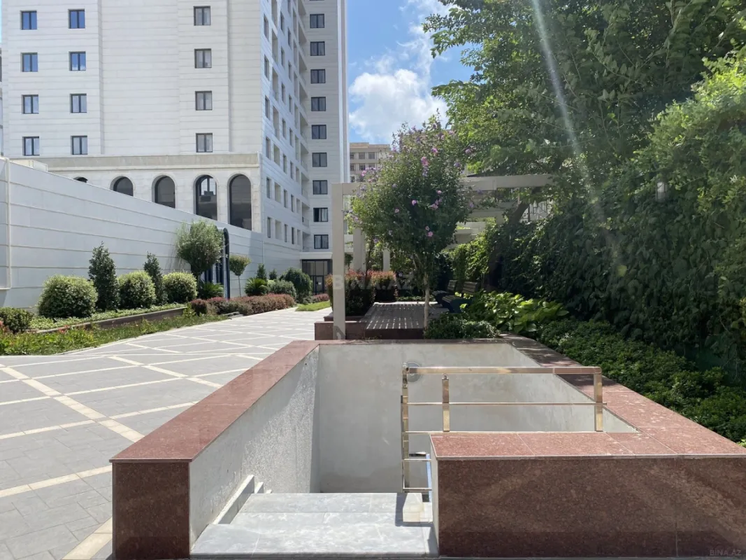 Satılır 5 otaqlı mənzil 225 m²