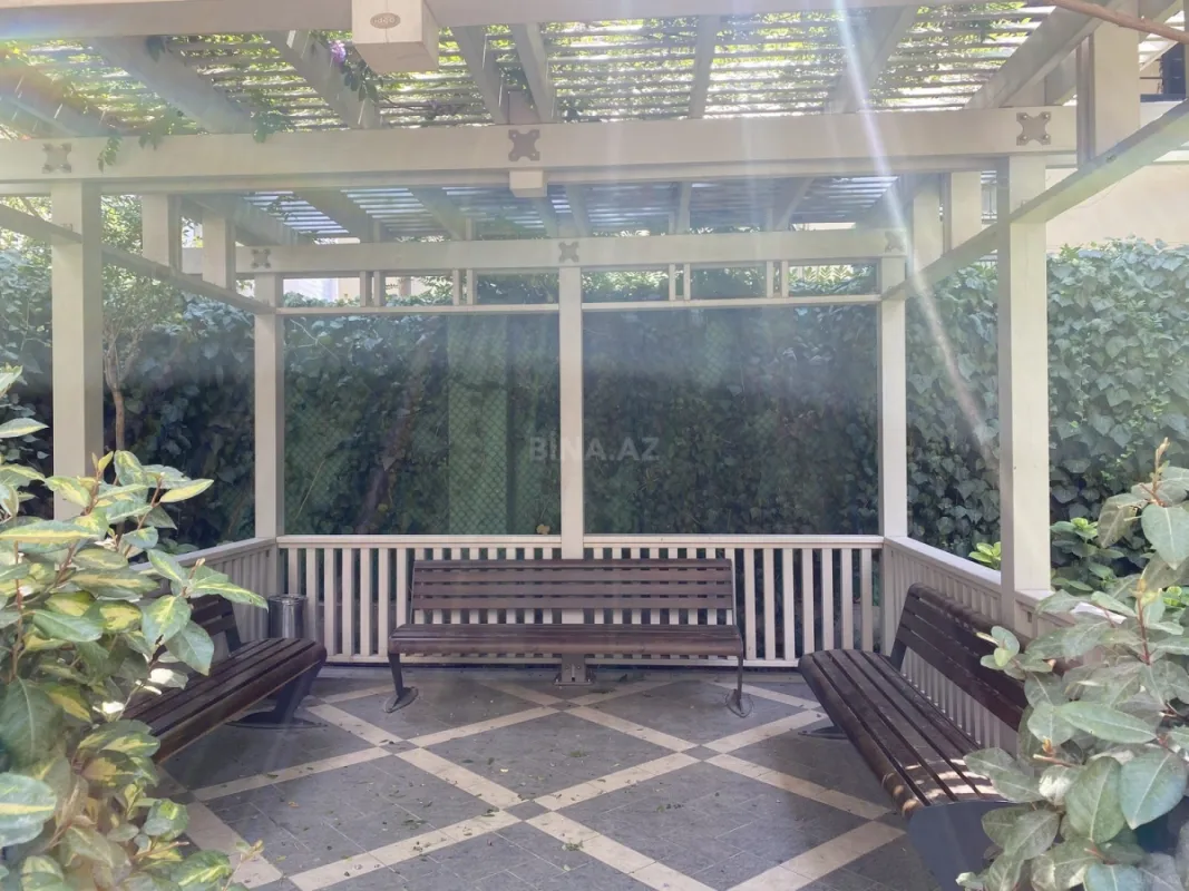 Satılır 5 otaqlı mənzil 225 m²