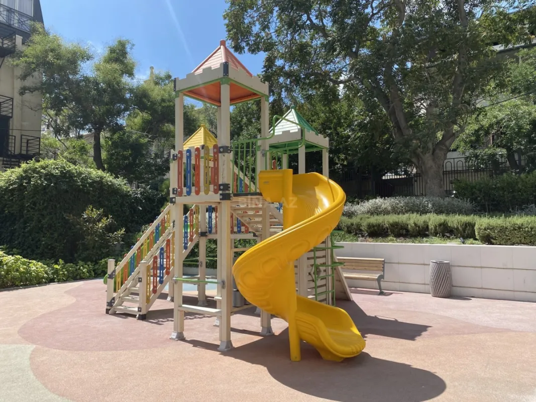 Satılır 5 otaqlı mənzil 225 m²