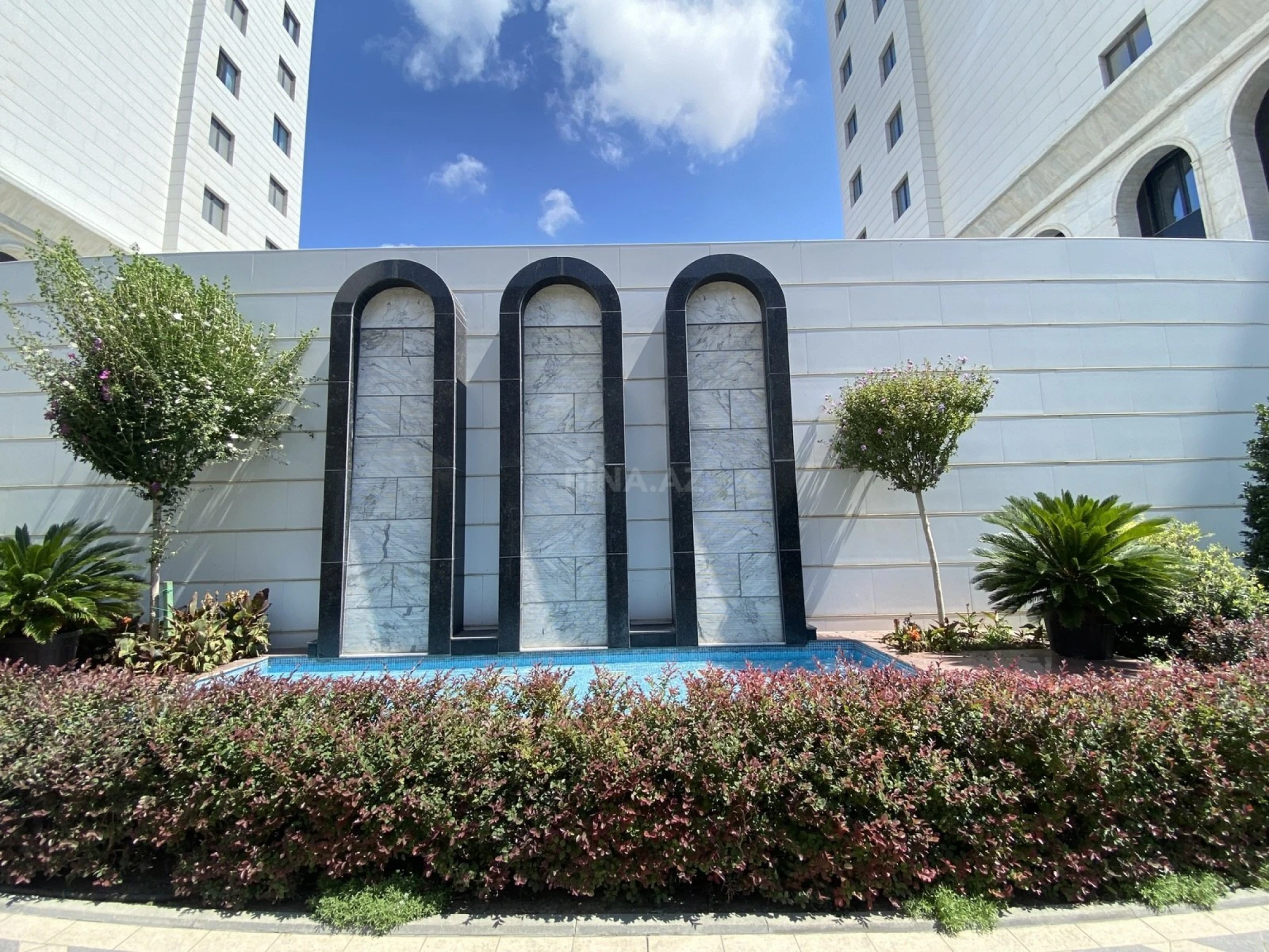 Satılır 5 otaqlı mənzil 225 m²