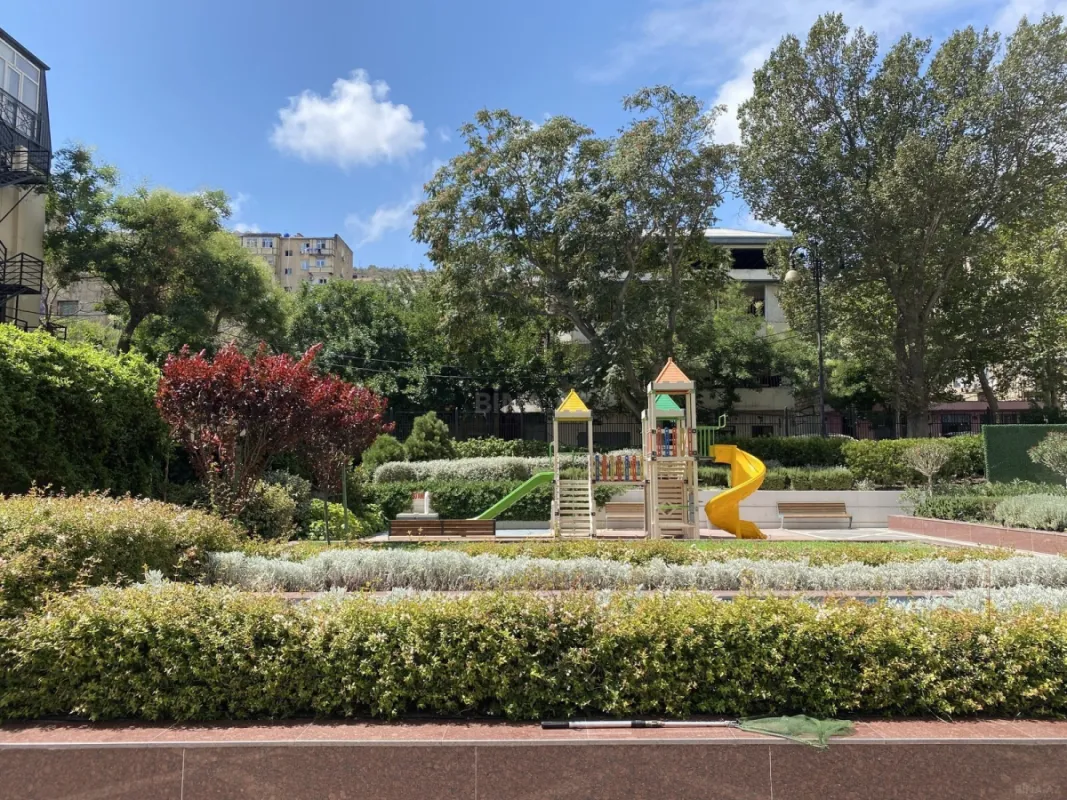 Satılır 5 otaqlı mənzil 225 m²