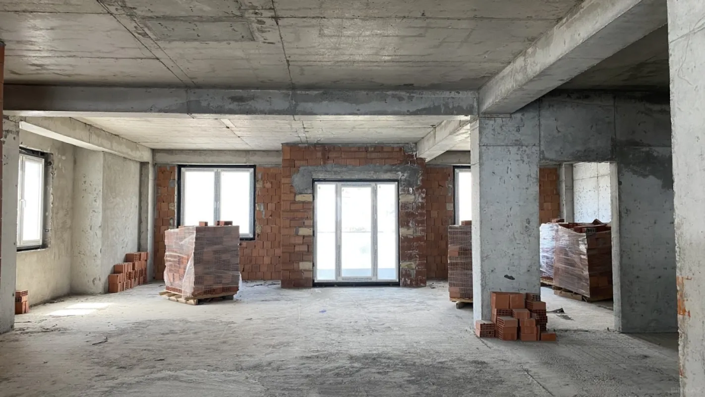 Satılır 5 otaqlı mənzil 225 m²