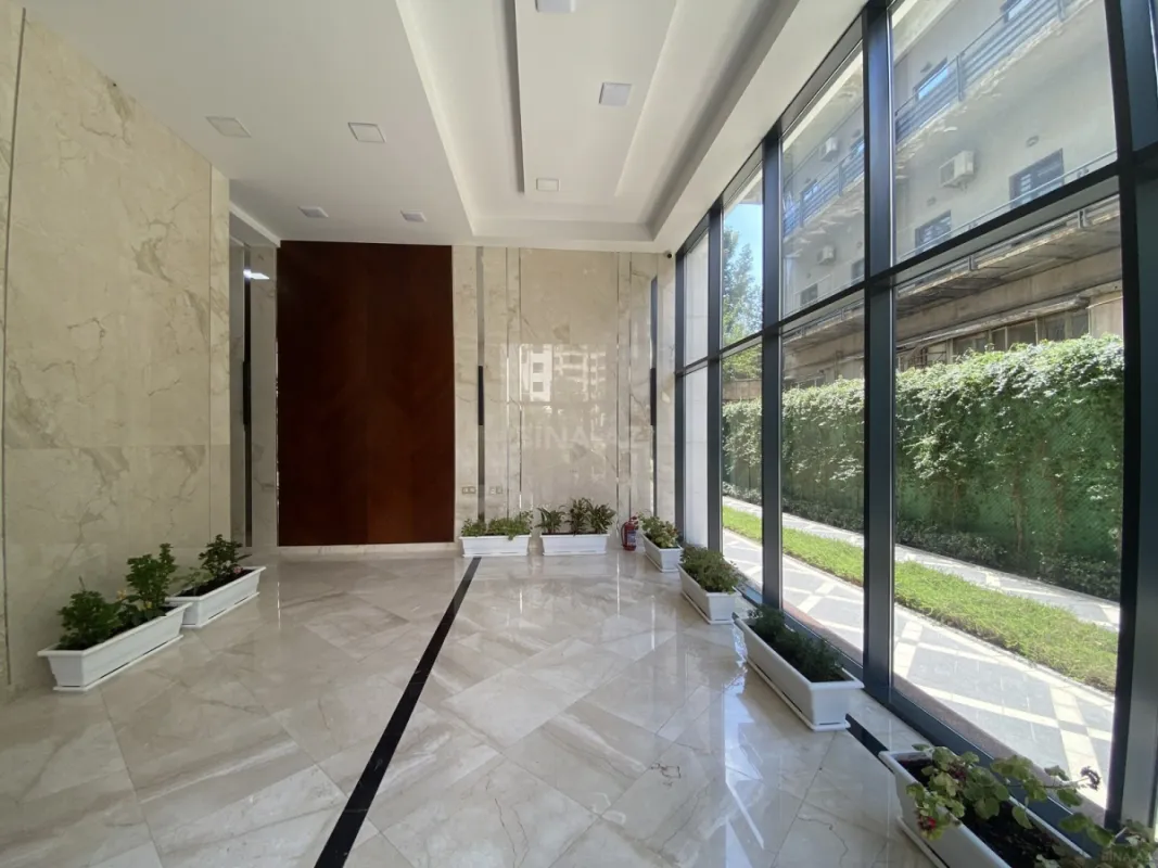 Satılır 5 otaqlı mənzil 225 m²