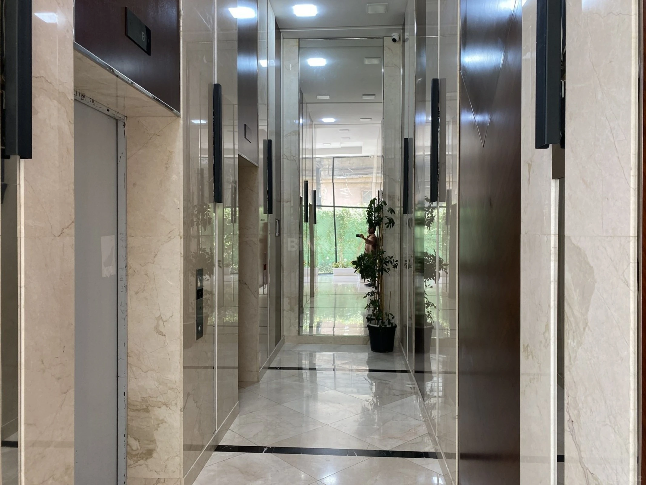 Satılır 5 otaqlı mənzil 225 m²