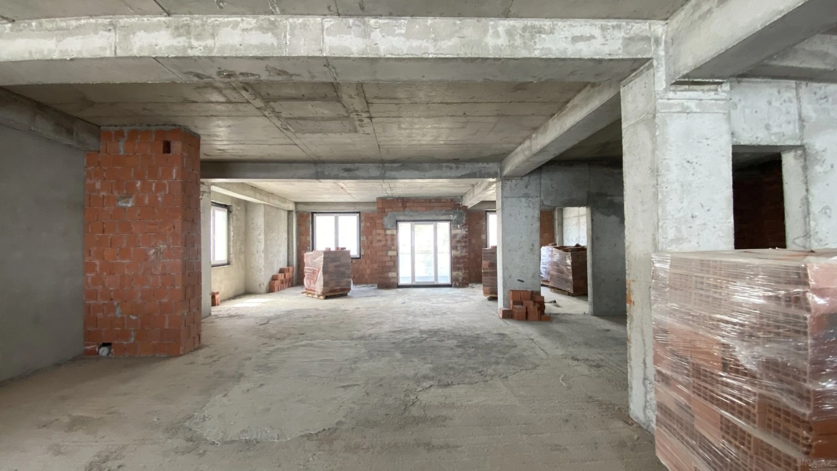 Satılır 5 otaqlı mənzil 225 m²