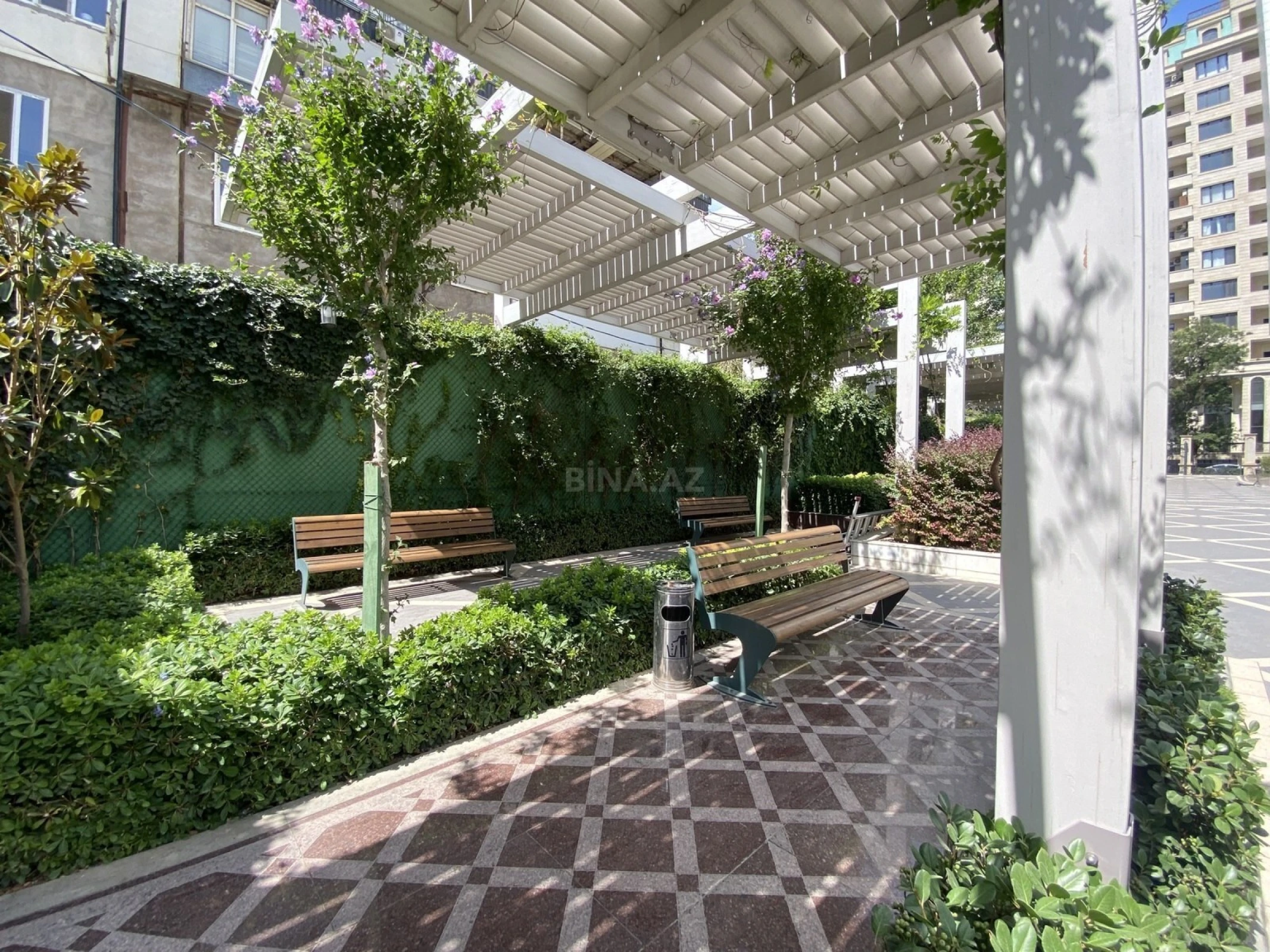 Satılır 5 otaqlı mənzil 225 m²