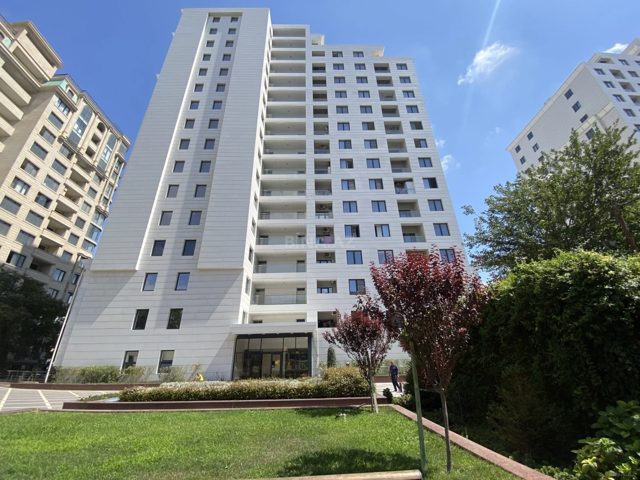 Satılır 5 otaqlı mənzil 225 m²
