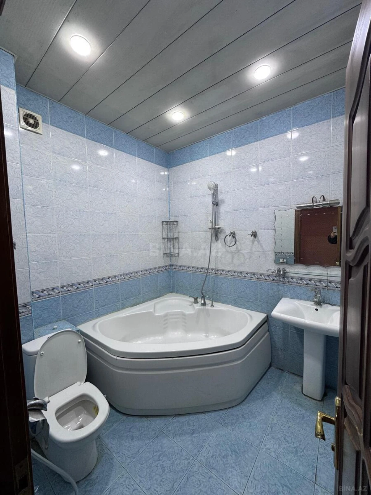 Kirayə verilir 2 otaqlı mənzil 95 m²